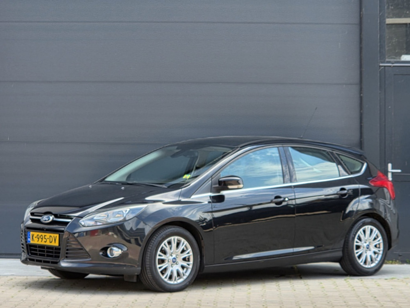 Ford Focus 1.6 TI-VCT Titanium bomvol optie's apk 03'2027! 2011 - voorkant