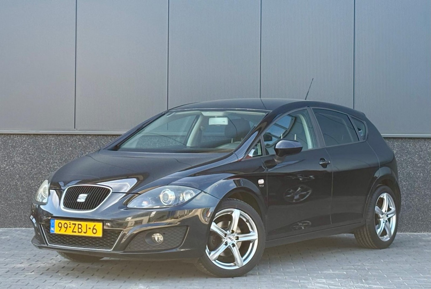Seat Leon 1.2 TSI Eco.Bns COPA Xenon | NAP 2012 - voorkant
