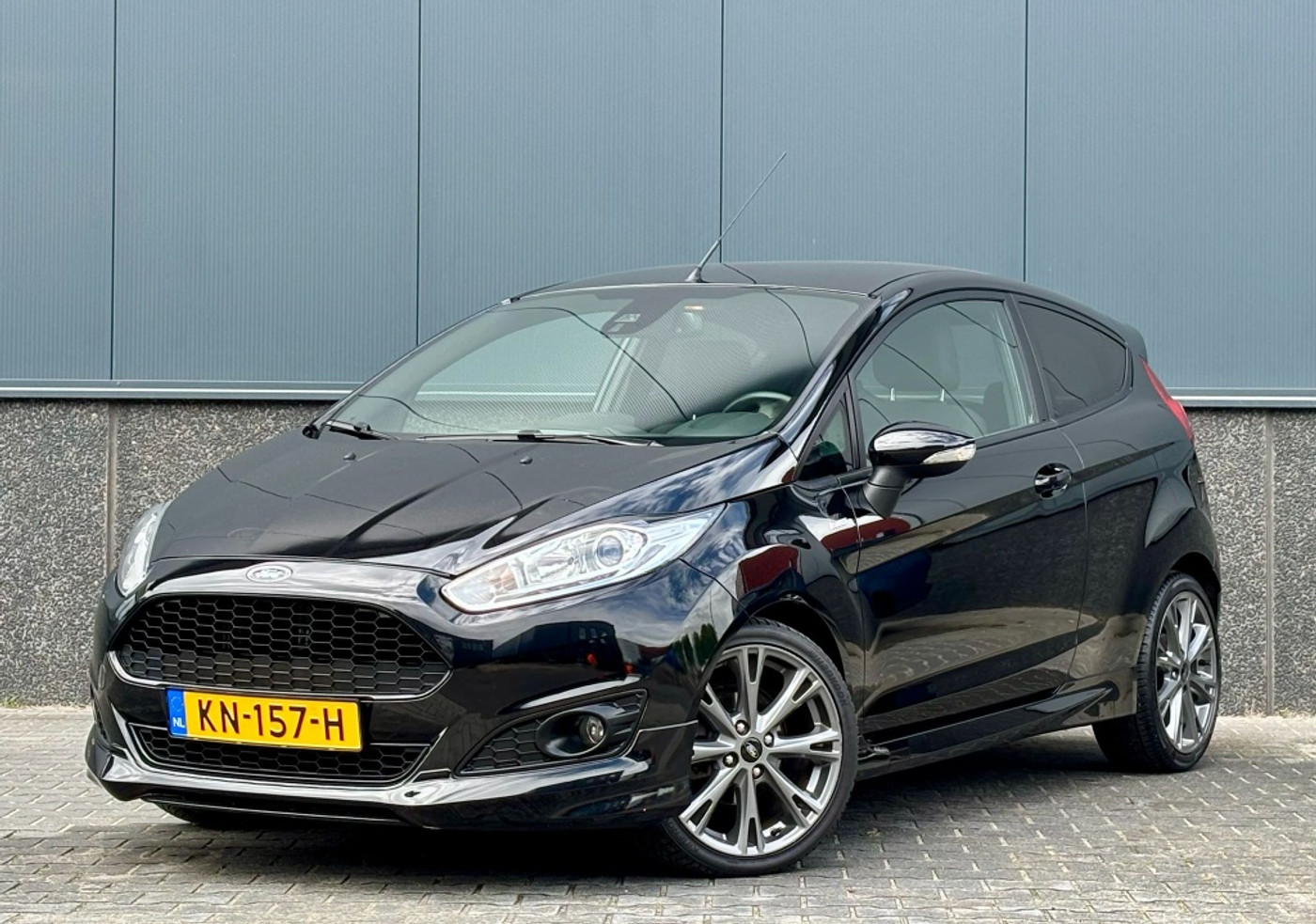 Ford Fiesta 1.0 EcoB. ST Line Nieuwe distributieriem | NAP 2016 - voorkant