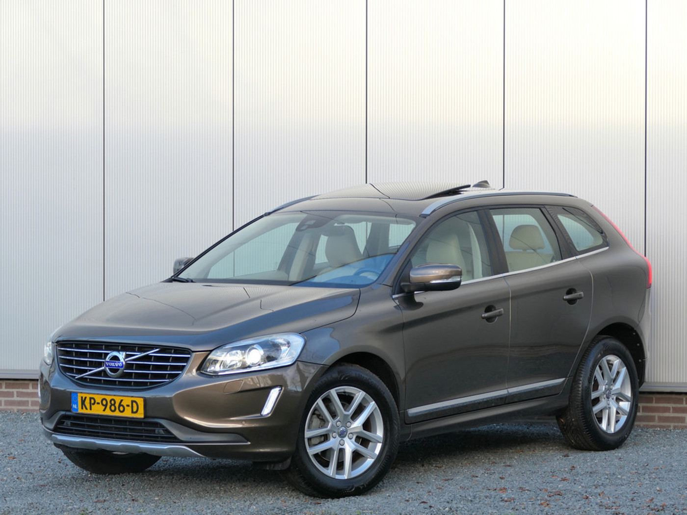 Volvo Xc60 T5 AUT Polar+ Xenon / Panoramadak / Trekhaak / Camera 2016 - voorkant