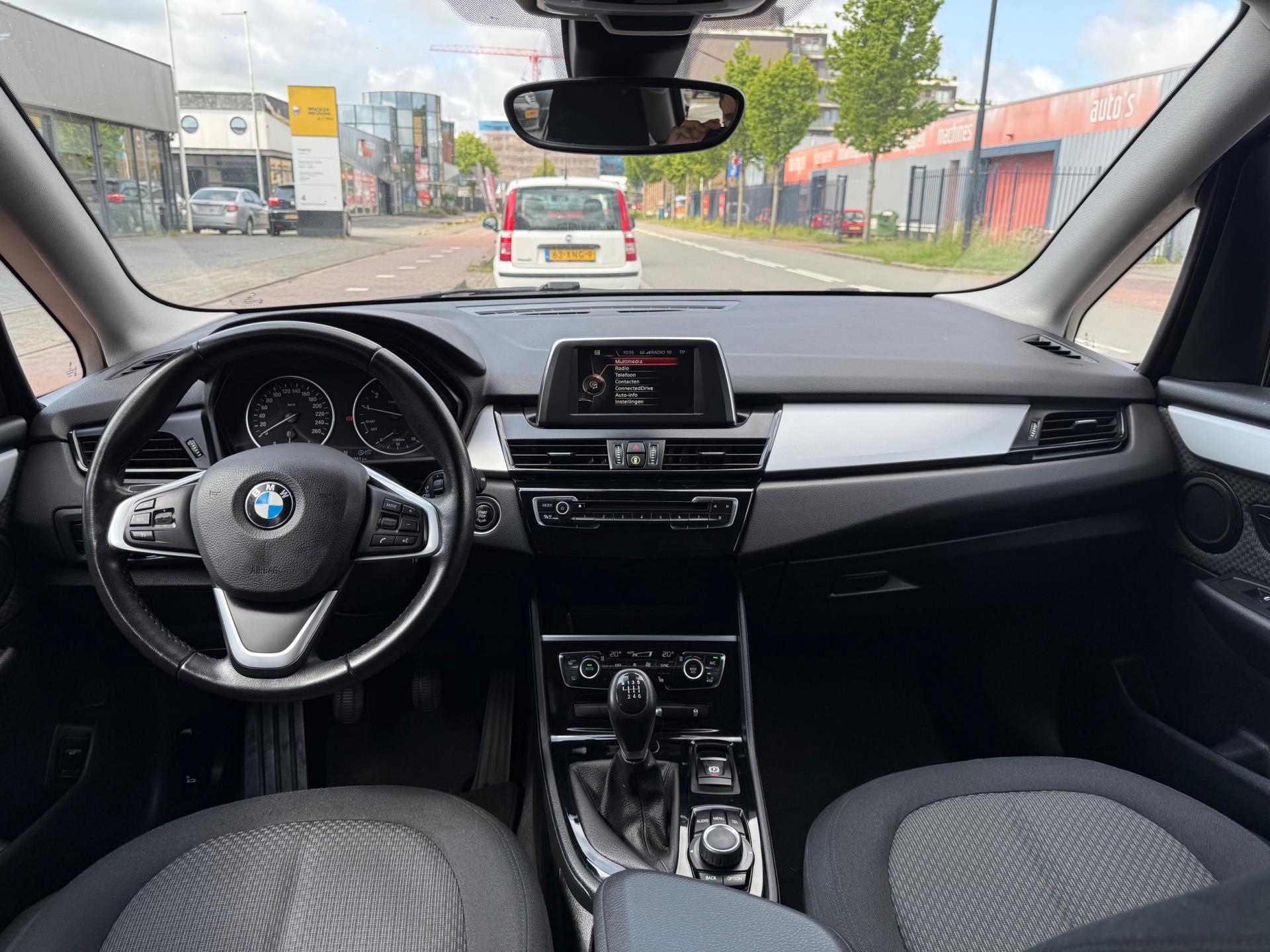 Foto van BMW 216i Active Tourer