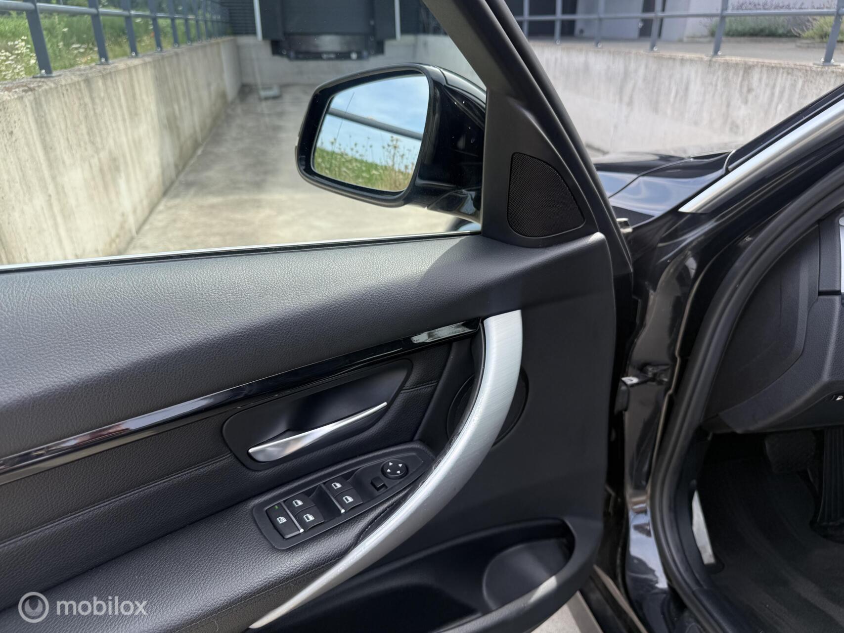 Foto van BMW 330e Iperformance