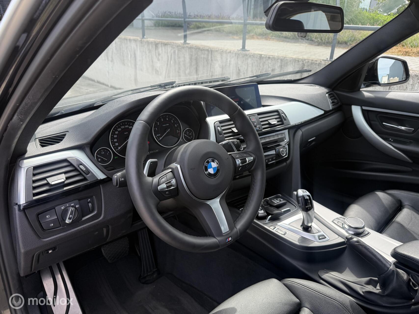 Foto van BMW 330e Iperformance