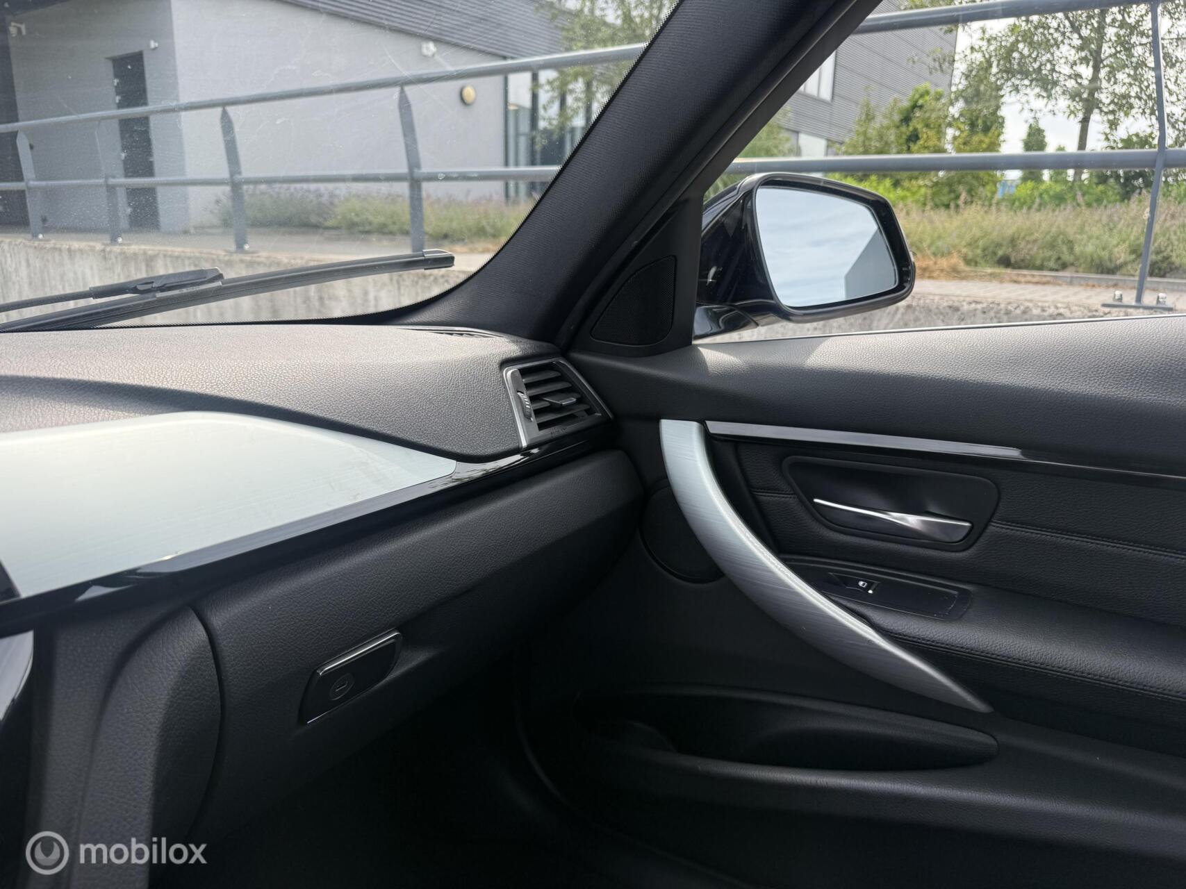 Foto van BMW 330e Iperformance