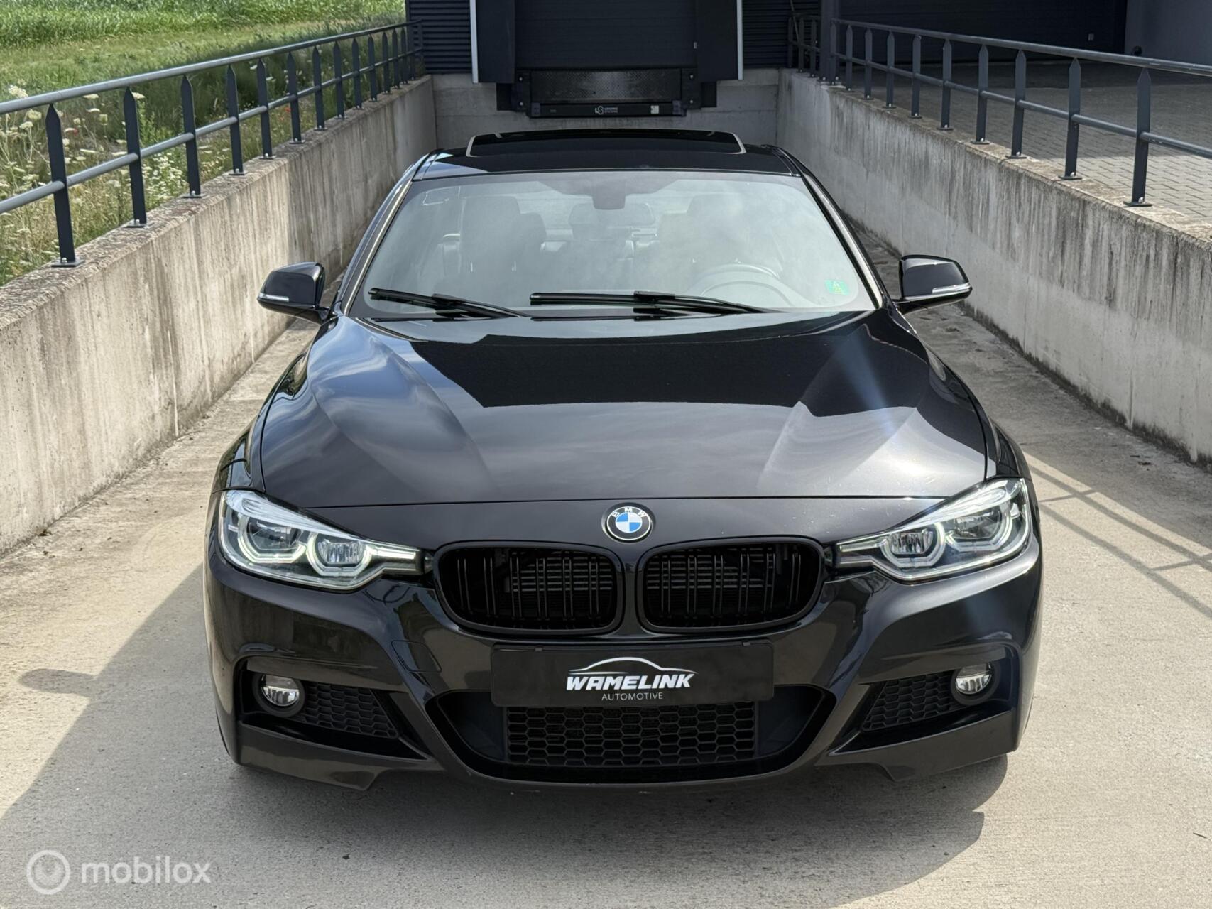 Foto van BMW 330e Iperformance