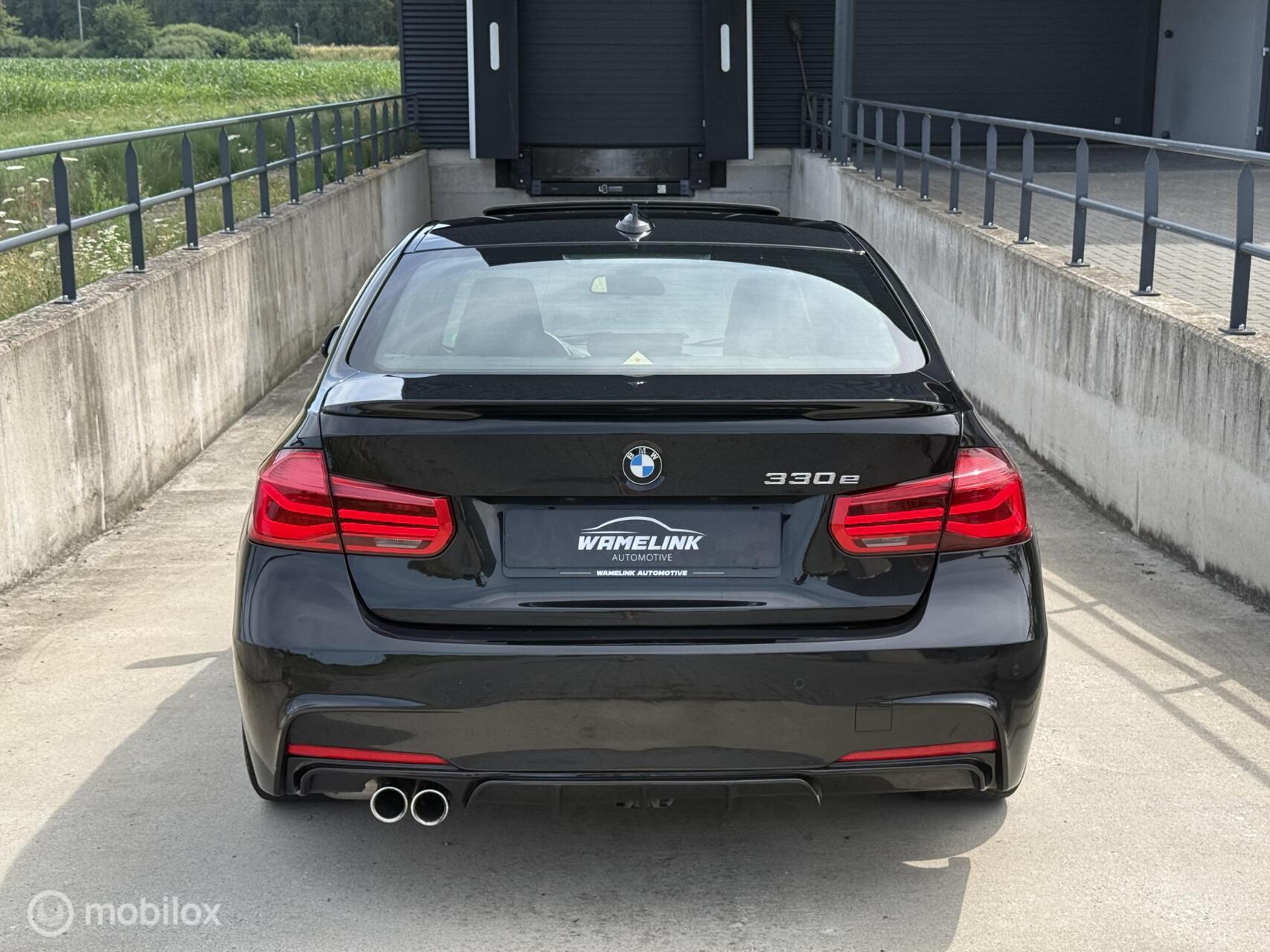 Foto van BMW 330e Iperformance