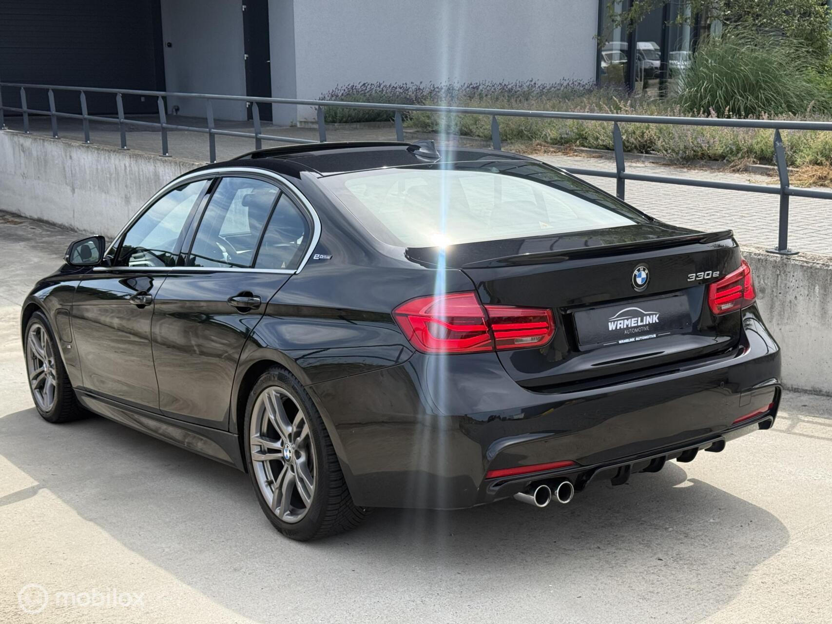 Foto van BMW 330e Iperformance