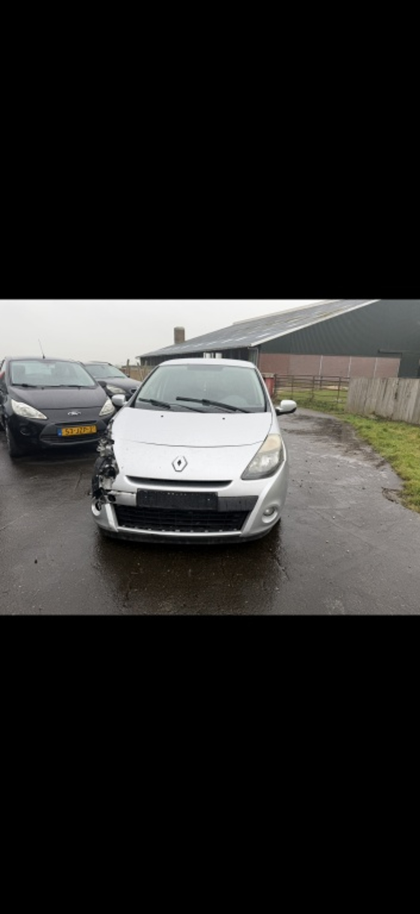 Renault Clio 1.5 dCi Collection SCHADE MOTOR OKE EURO5 2011 - voorkant