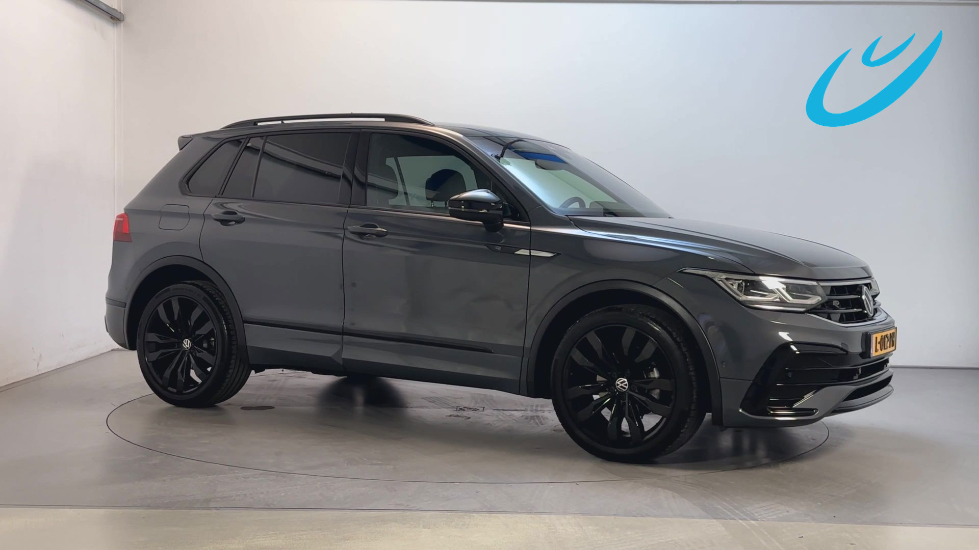 Volkswagen Tiguan 1.5 TSI DSG R-Line Business+ Camera Stoelverwarming Trekhaak Navigatie 2021 - voorkant