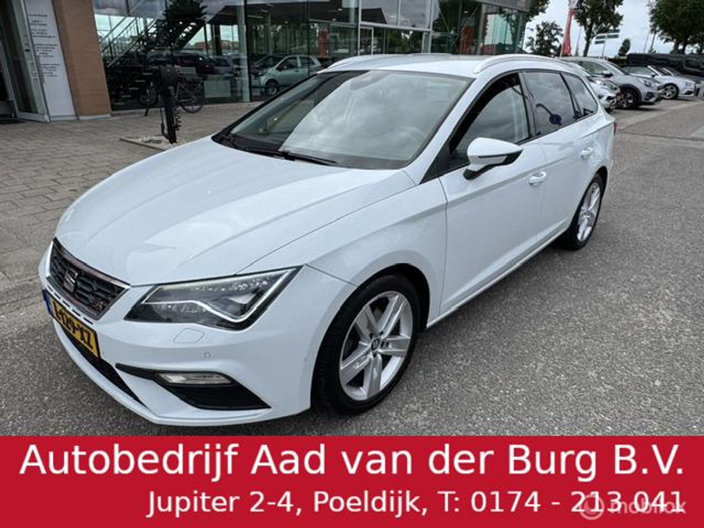 Seat Leon ST 1.4 TSI  FR - Edition , Ruime station , Sportive uitvoering , 17 inch Velgen ,  Navigatie + Camera , Parkeerhulp Voor & Achter , Apple carplay , Prive glas , Stoel verwarming, Led verlichting 2017 - voorkant