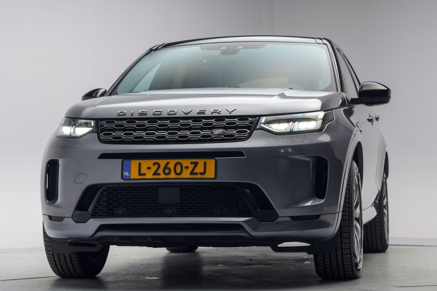 Land Rover Discovery P300e 1.5 R-Dynamic SE 2021 - voorkant