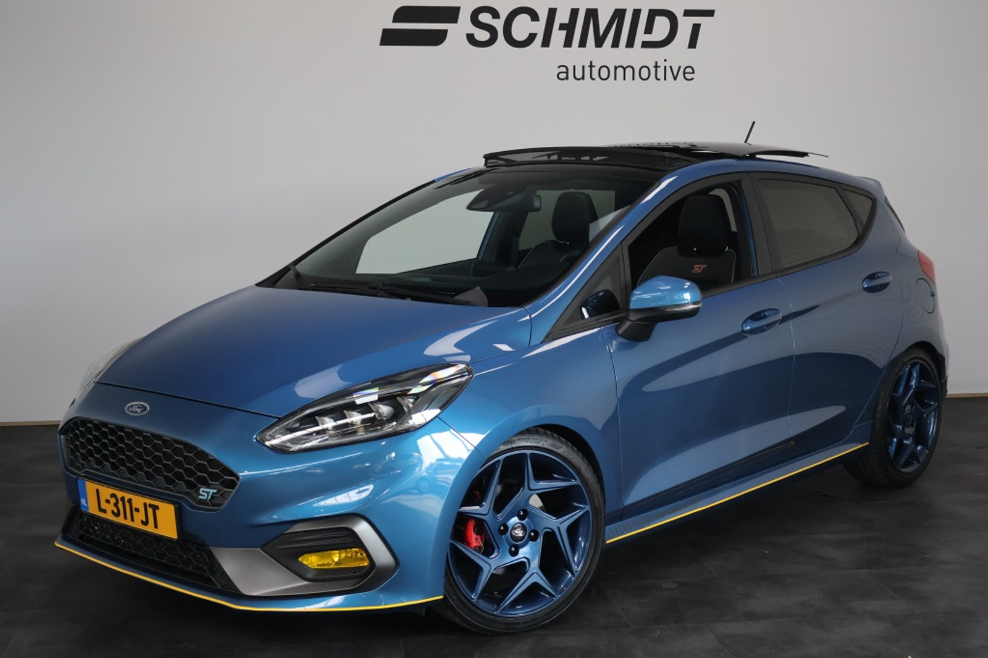 Ford Fiesta 1.5 EcoB. ST-3 200pk | Panoramadak | B&O | LSD | Winter Pakket 2019 - voorkant