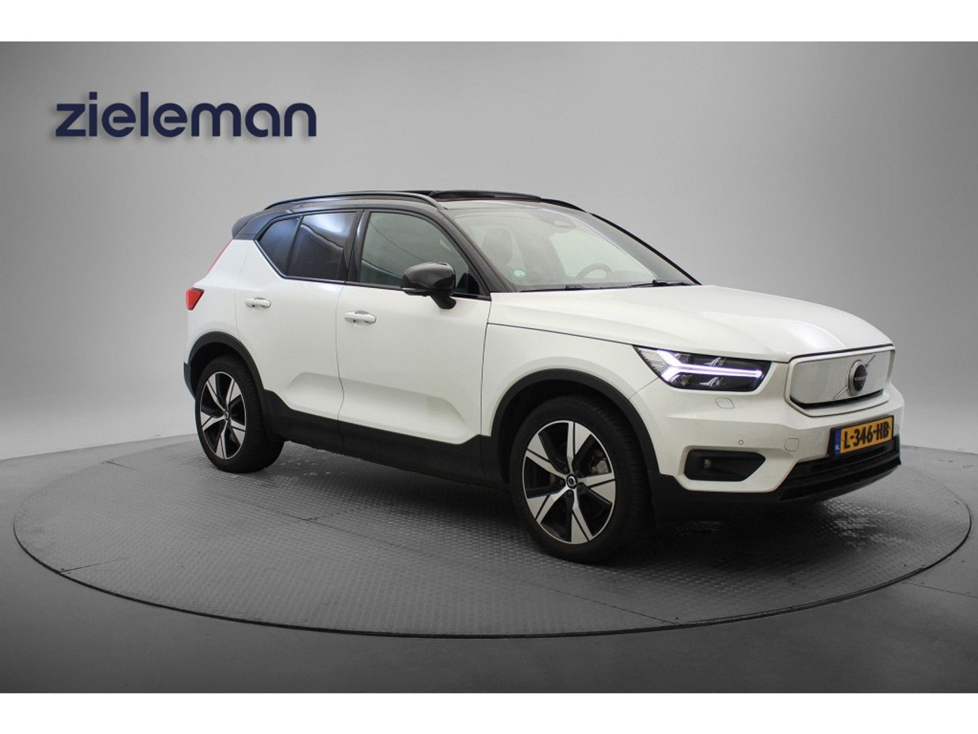 Volvo XC40 Recharge P8 AWD R-Design 2021 - voorkant
