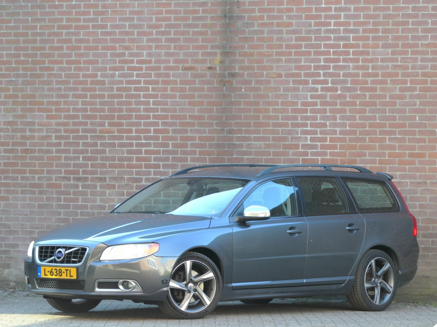 Volvo V70 2.5T R-design / Leer / Xenon / Cruise control / Stoelverwarming 2011 - voorkant