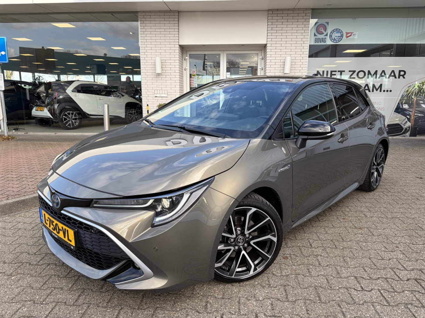 Toyota Toyota Corolla 2.0 Hybrid Executive | Bi-tone | Stoelverwarming | Sensoren V/A 2020 - voorkant