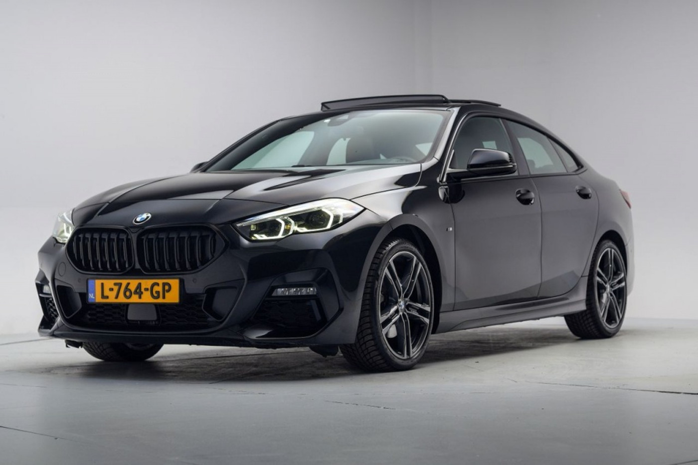 BMW 218i 218i Bns Ed. 2021 - voorkant