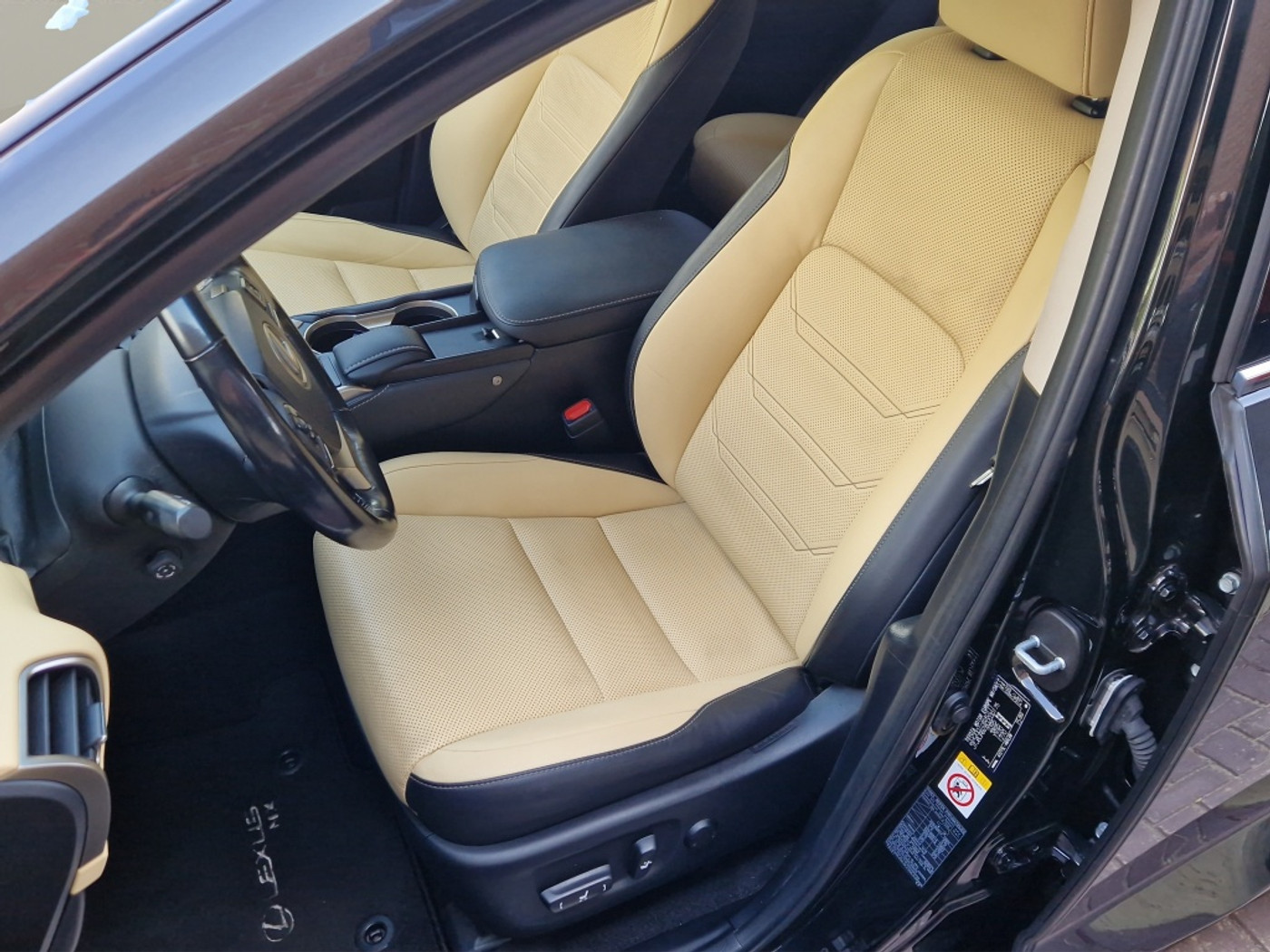 Foto van Lexus Lexus Nx300h
