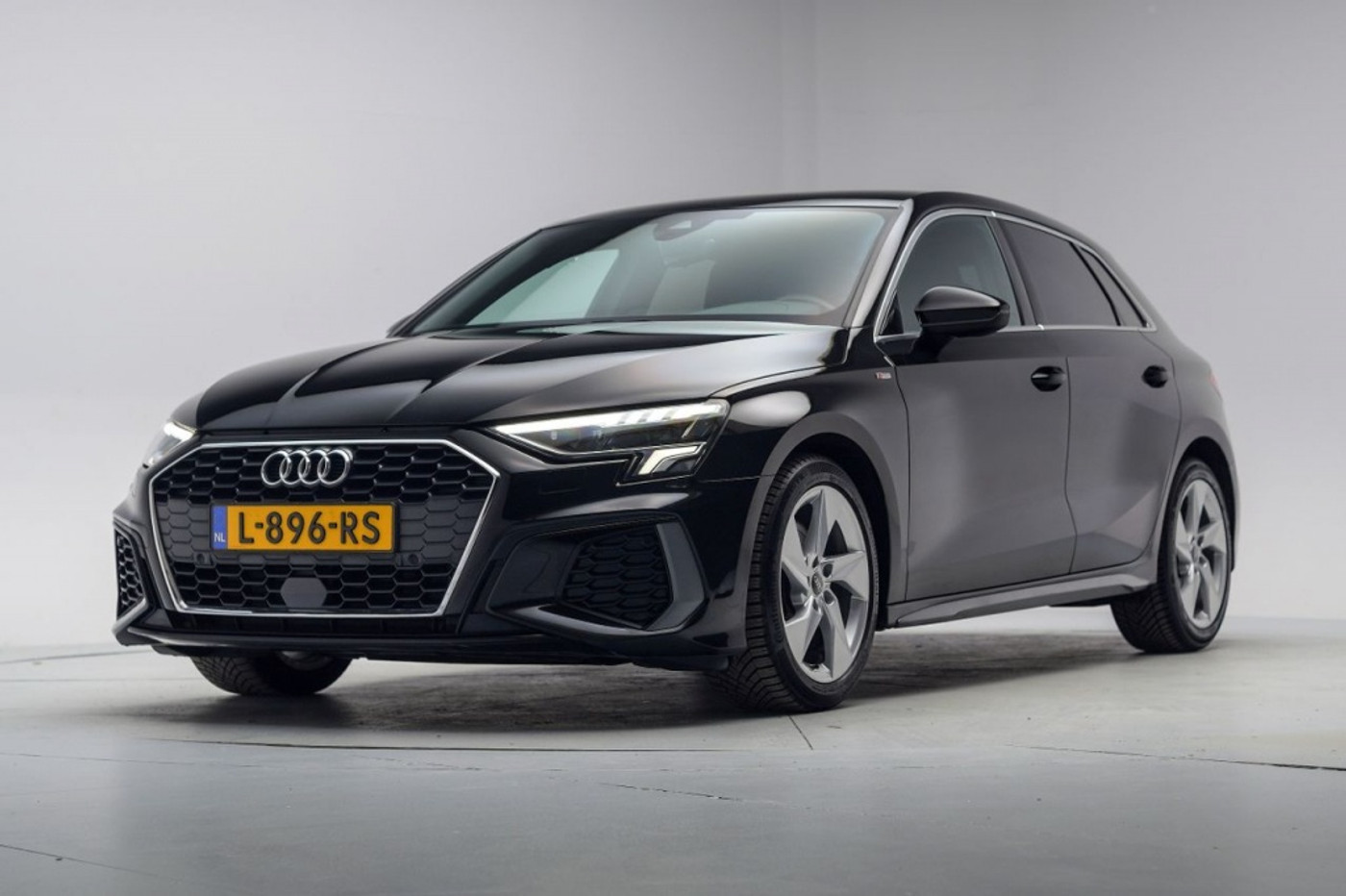 Audi A3 Sportback 30 TFSI S edition 2021 - voorkant