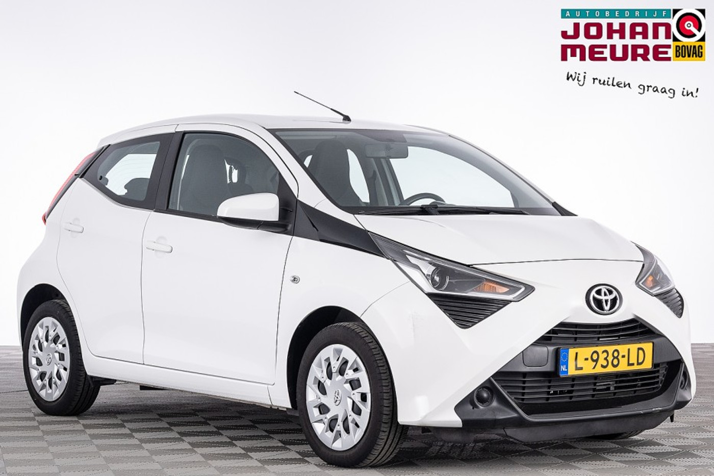 Toyota Toyota Aygo 1.0 VVT-i x-play Automaat | AIRCO | CAMERA ✅ 1e Eigenaar 2021 - voorkant
