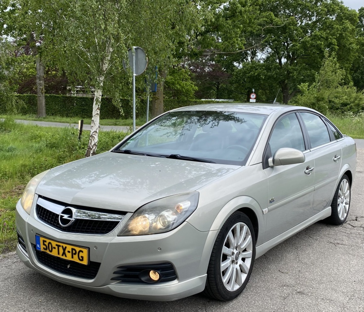 Opel Vectra 2.2-16V Executive 2007 - voorkant