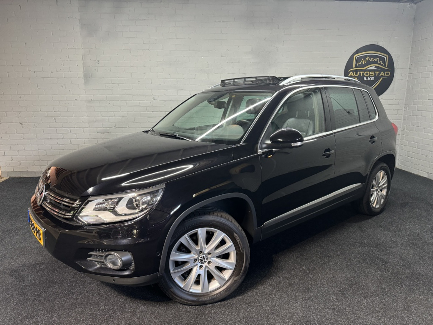 Volkswagen Tiguan 2.0 TSI Sport&St. OFF-ROAD Xenon | Nav | T-Haak 2011 - voorkant