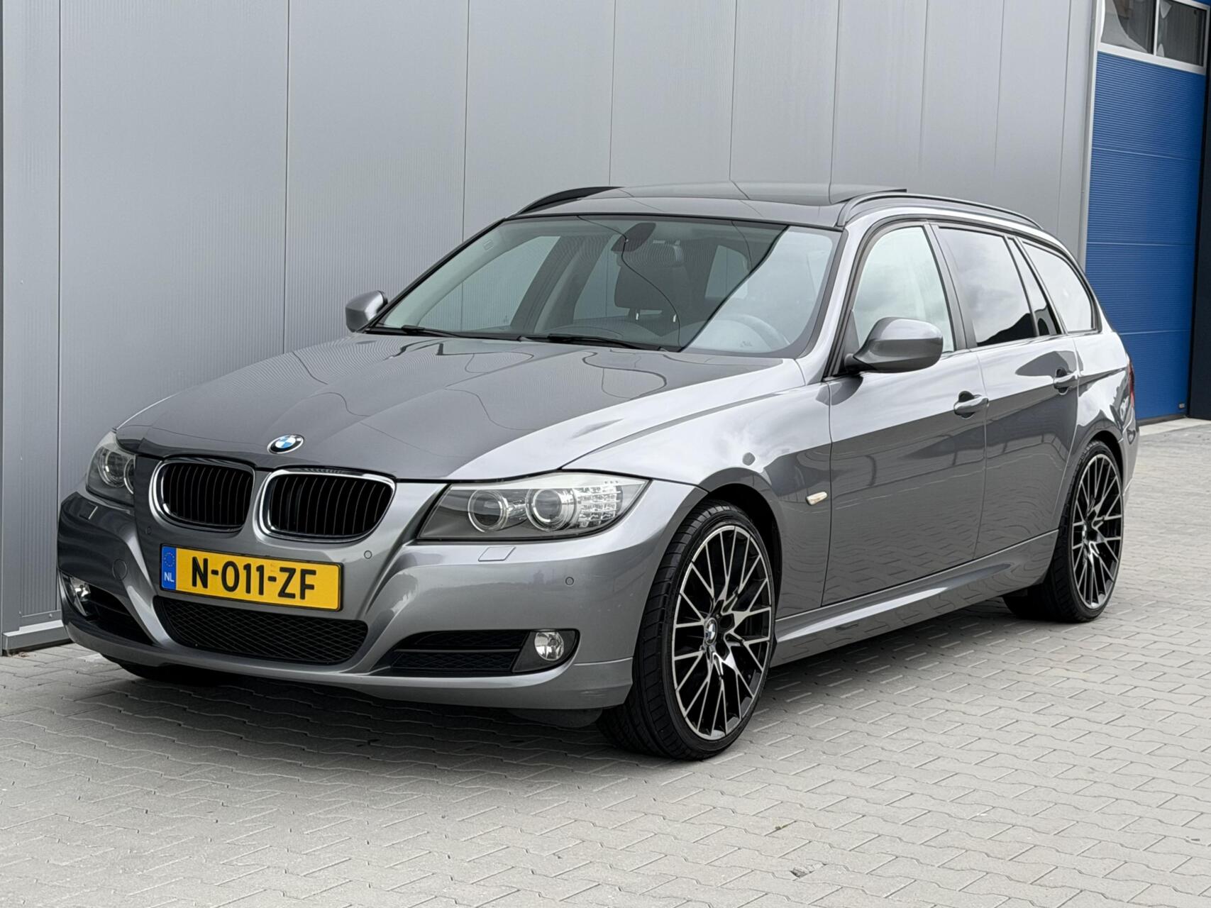 BMW 3er Reihe 318i Luxury Line - Pano - Xenon - 2011 - voorkant