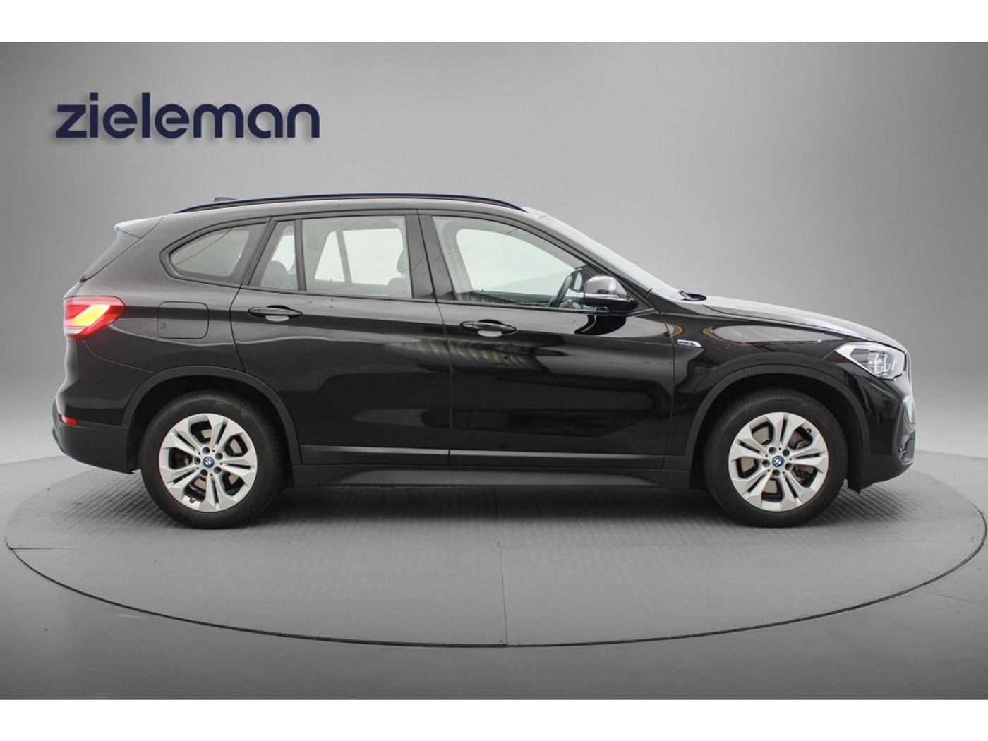 Foto van BMW X1 Xdrive25e