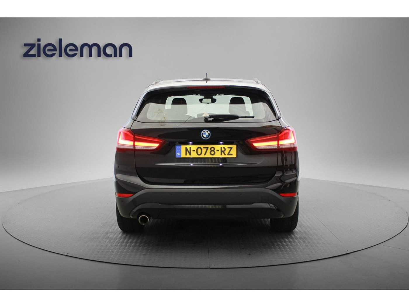 Foto van BMW X1 Xdrive25e