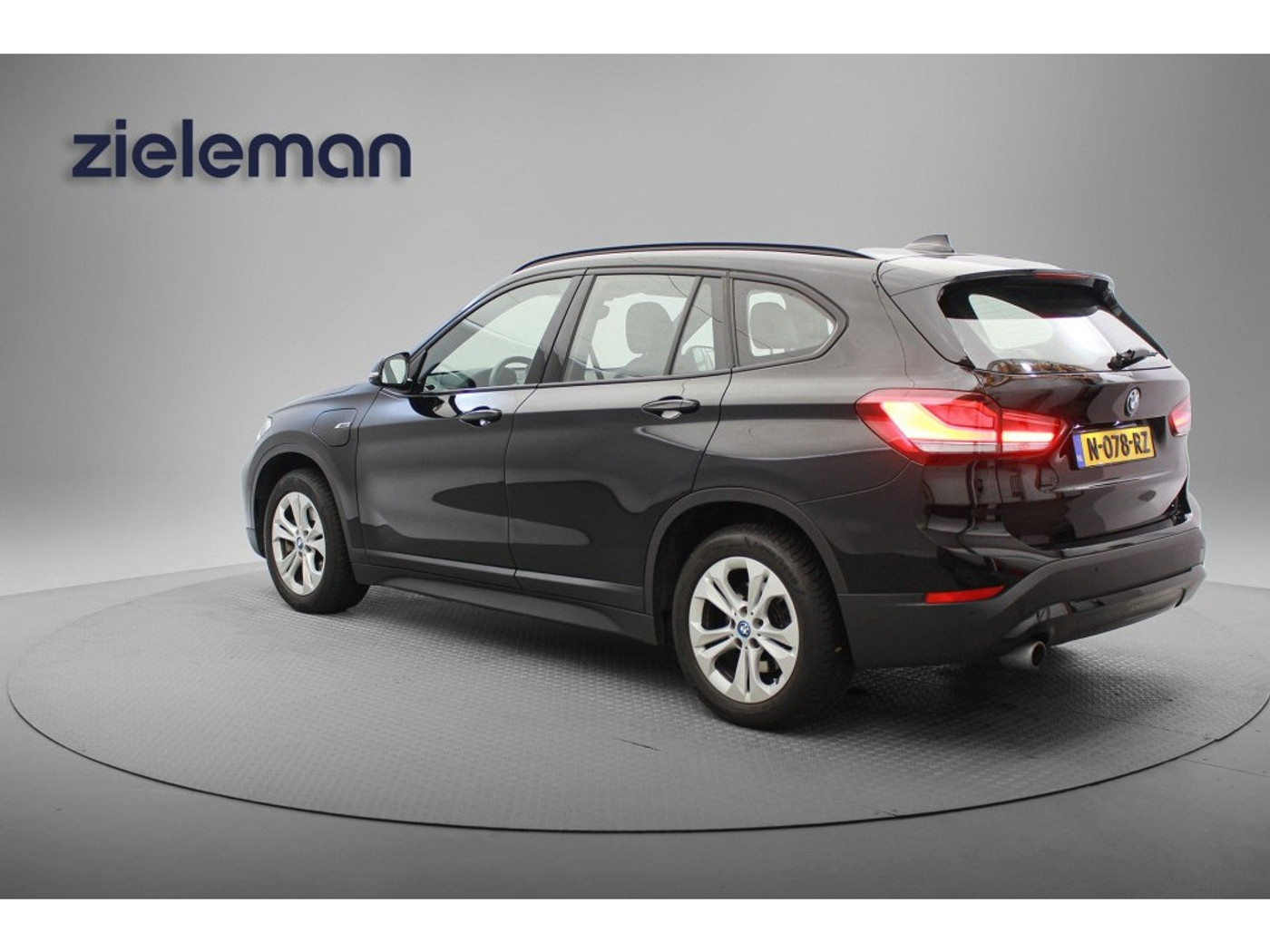 Foto van BMW X1 Xdrive25e