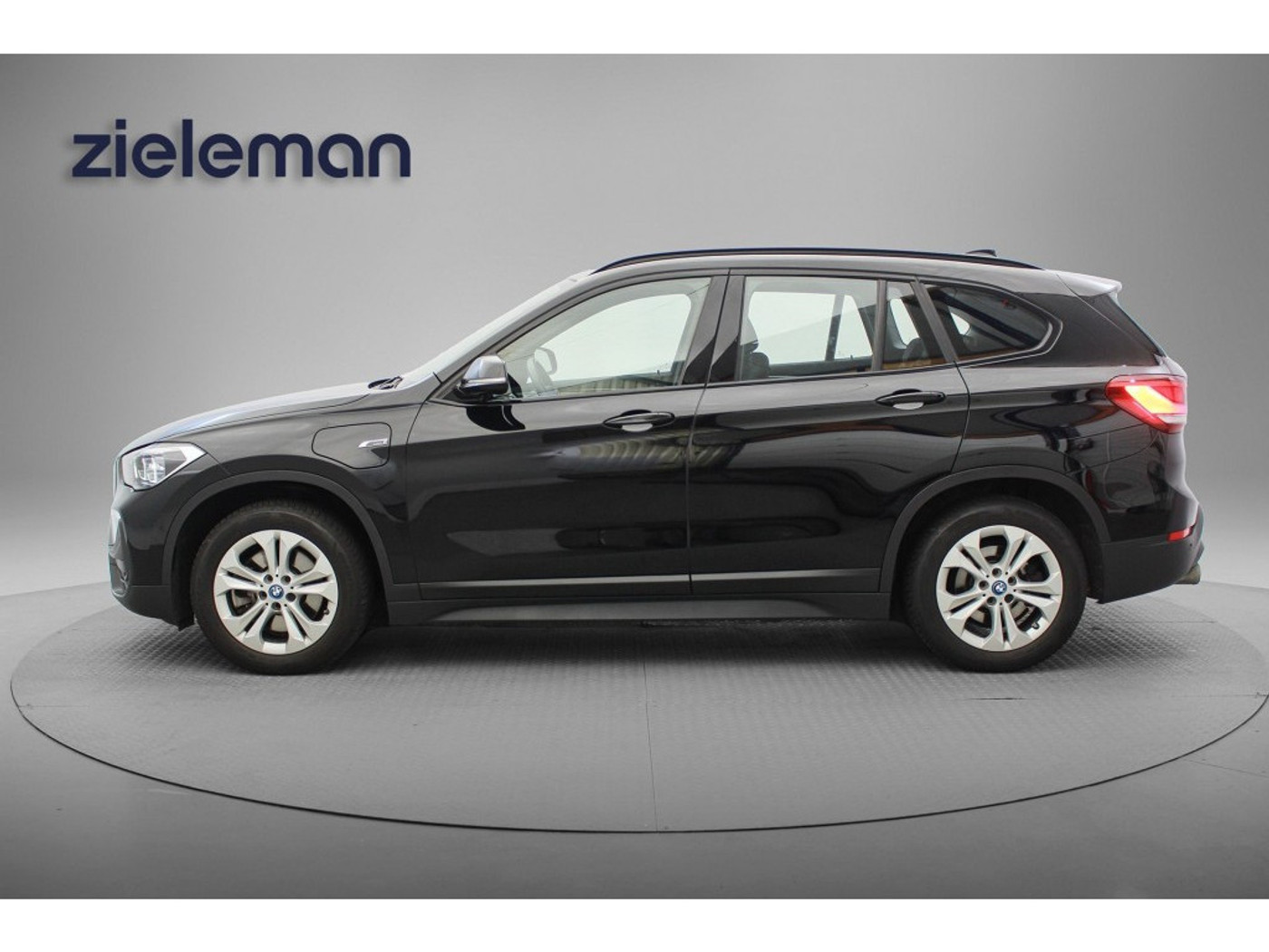Foto van BMW X1 Xdrive25e