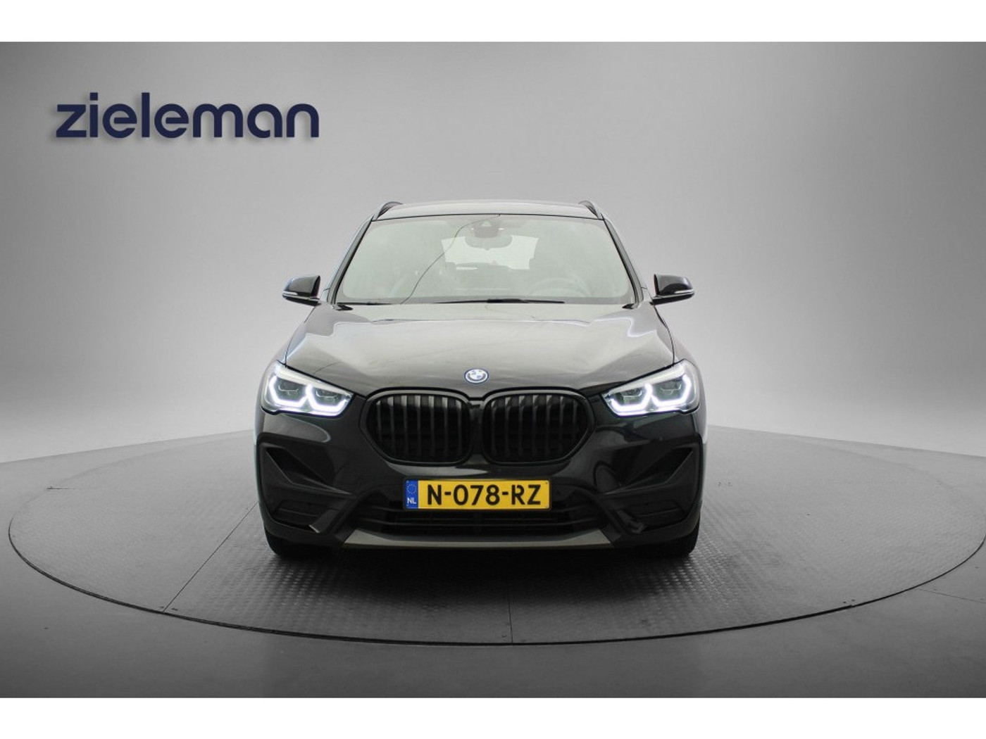 Foto van BMW X1 Xdrive25e