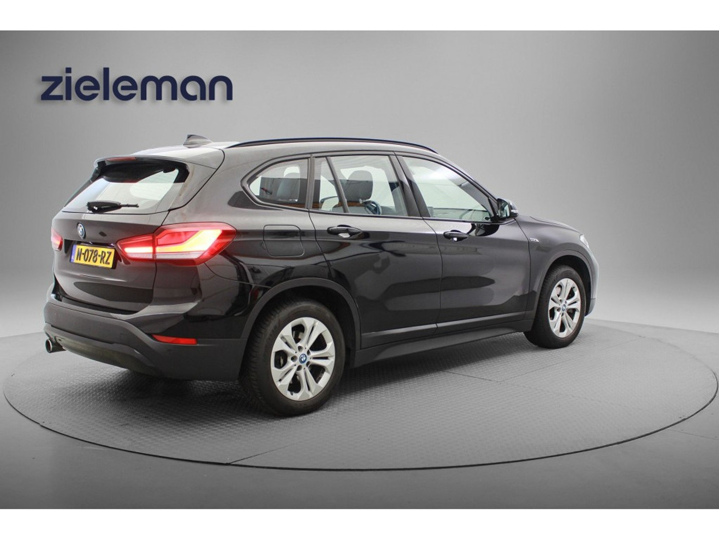 Foto van BMW X1 Xdrive25e