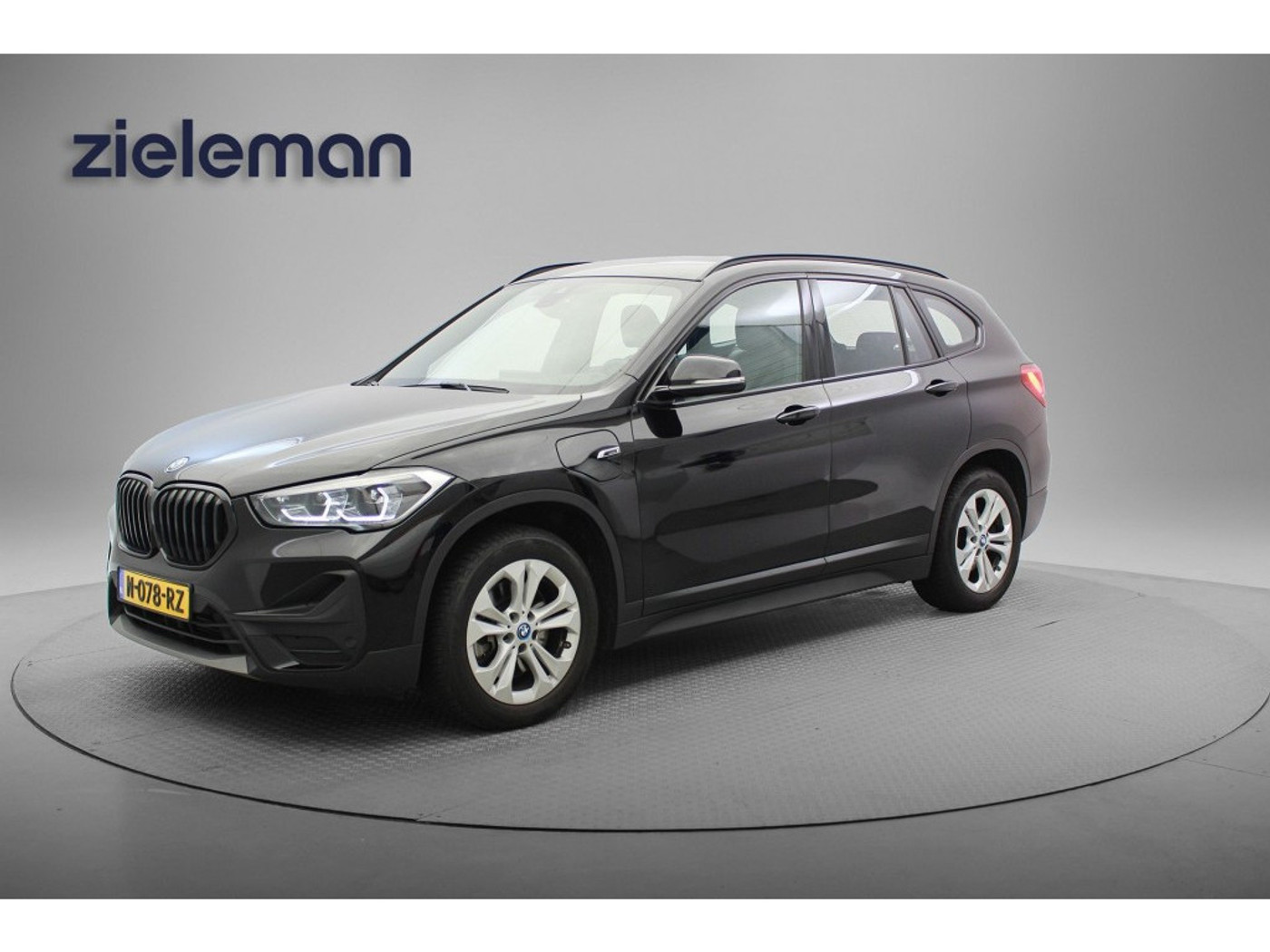 Foto van BMW X1 Xdrive25e