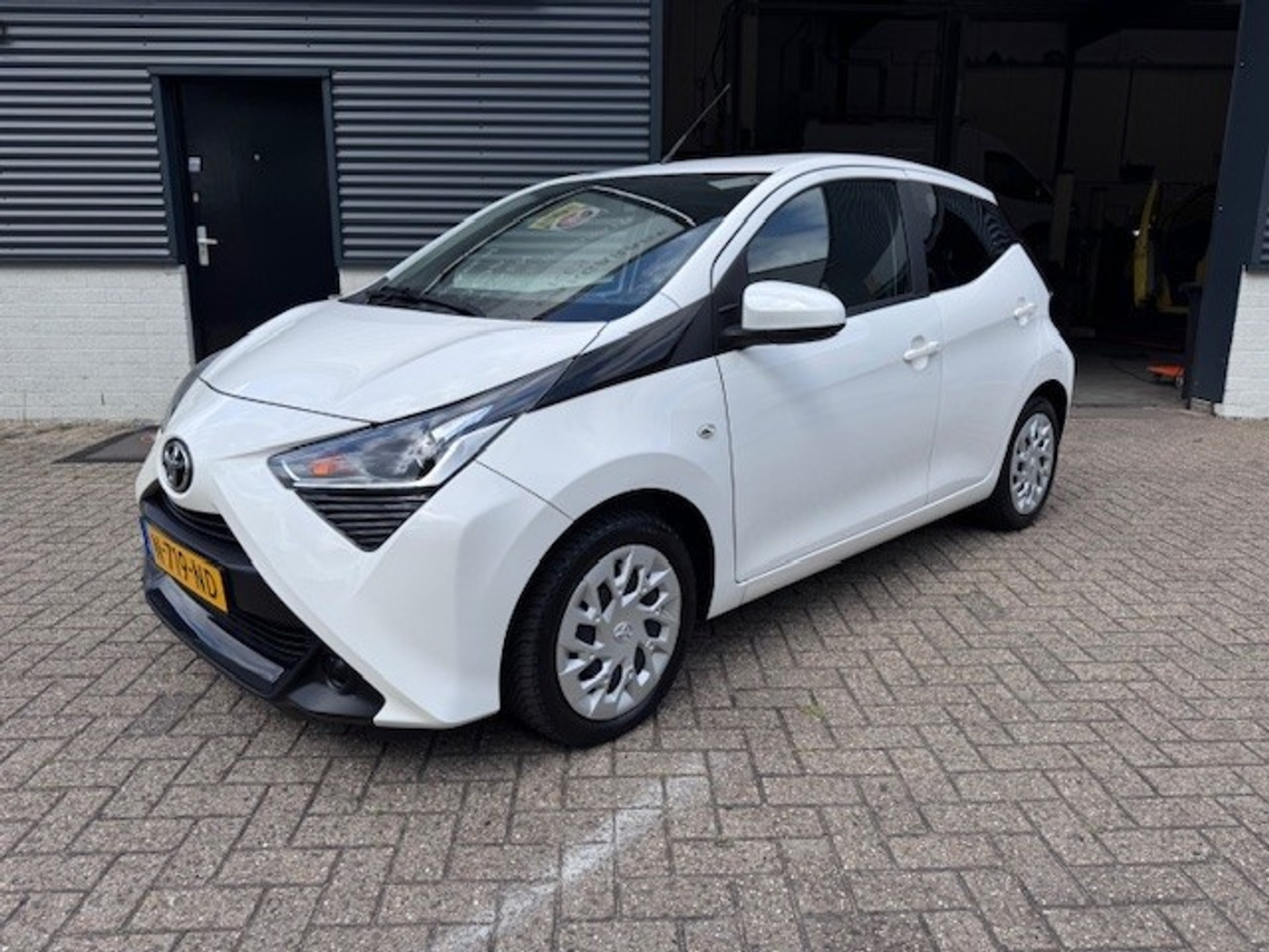 Toyota Aygo 1.0 VVT-i x-play 2022 - voorkant