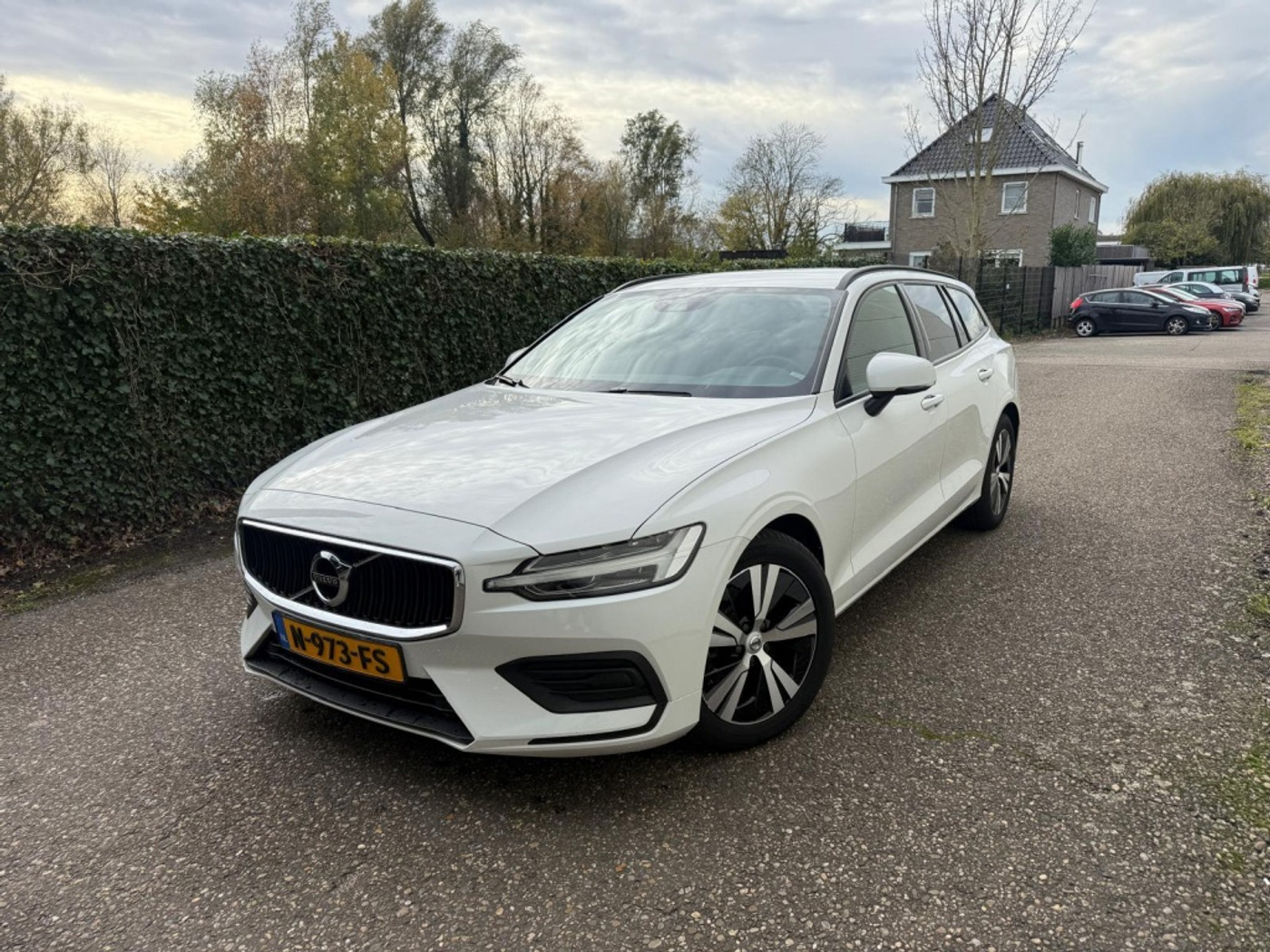 Volvo V60 - 2.0 B3 Momentum Advantage 2021 - voorkant