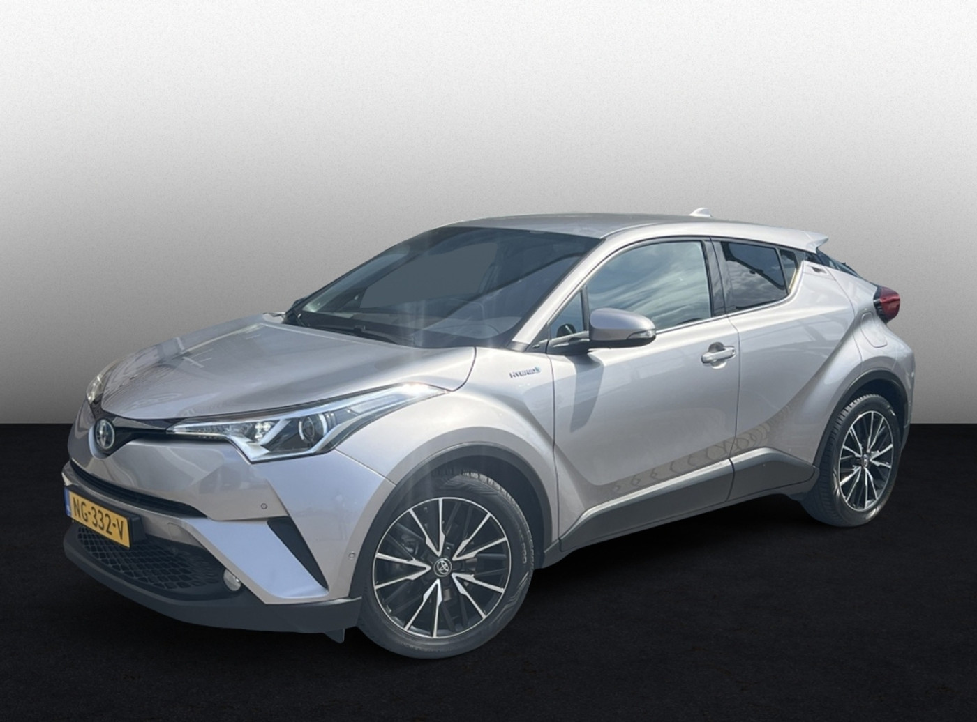Toyota Toyota C-hr 1.8 Hybrid Executive | all-seasonbanden | Dealeronderhouden 2017 - voorkant