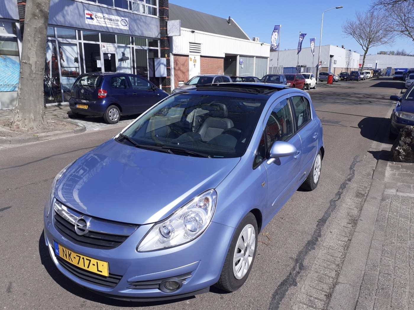 Opel Corsa 1.4-16V Enjoy pano dak  airco 2007 - voorkant