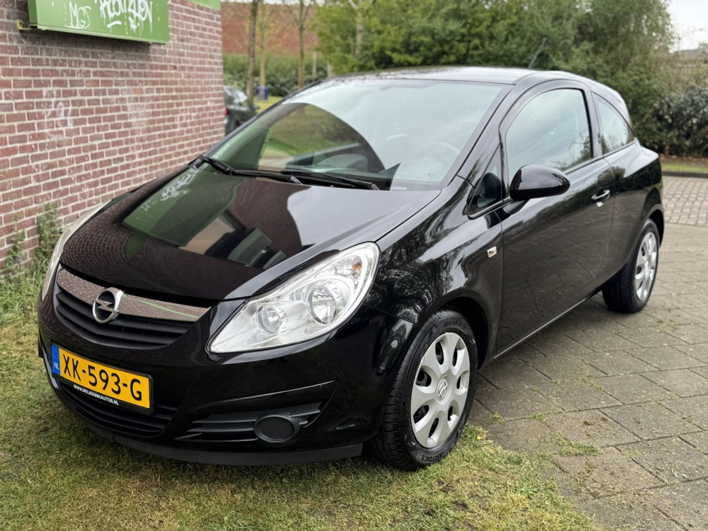 Opel Corsa 1.2-16V Selection 2009 - voorkant