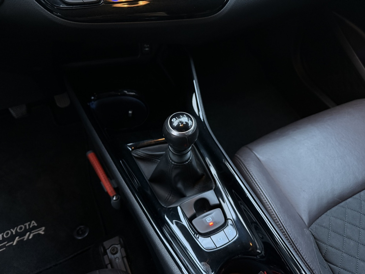 Foto van Toyota Toyota C-hr