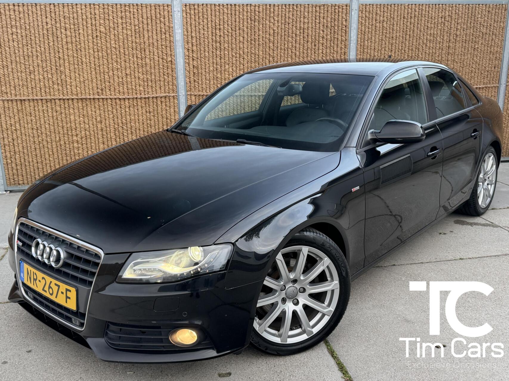 Audi Audi A4 2.0 TFSI S edition YOUNGTIMER | Bi-Xenon verlichting | Stoelverwarming | Airconditioning | Multifunctioneel stuurwiel | Navigatiesysteem full-map | Parkeersensoren voor en achter 2009 - voorkant