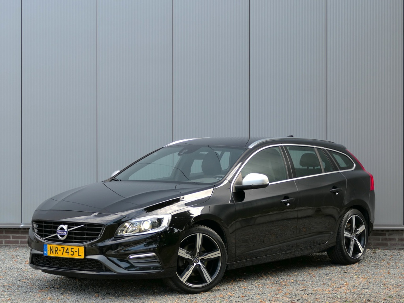 Volvo V60 2.0 T3 Summum 2017 - voorkant