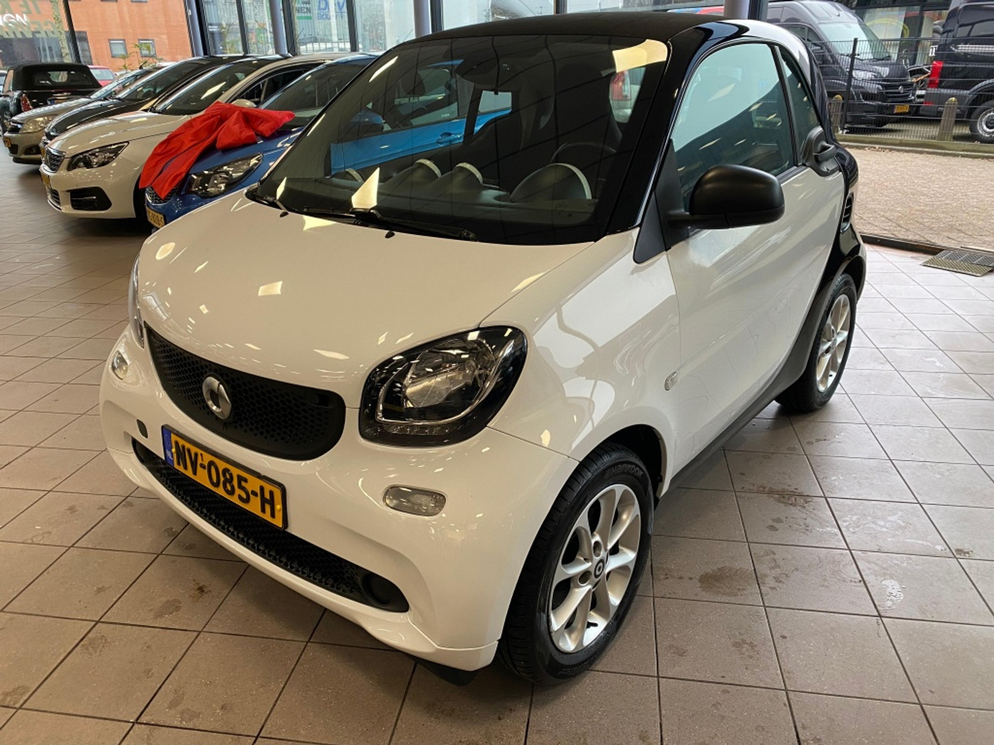 Smart Fortwo Coupe 1.0 Pure Airco Eerste Eig NW APK BJ 2017 !!! 2017 - voorkant