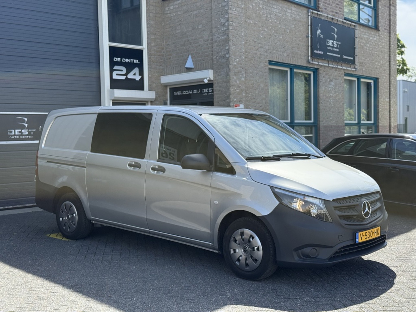 Mercedes-Benz Vito 111 CDI Lang Bestelauto van het Jaar editie 2017 - voorkant