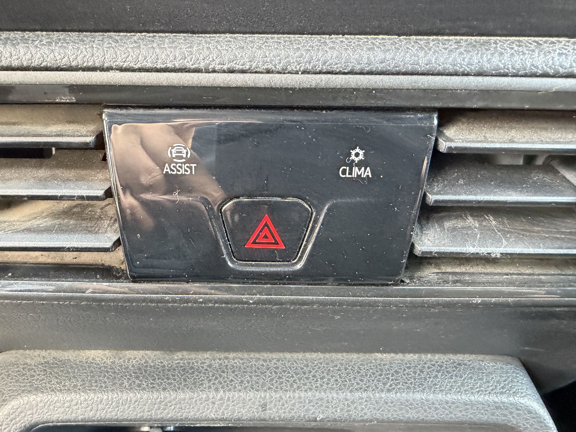 Foto van Volkswagen Caddy Modified Partition Wall