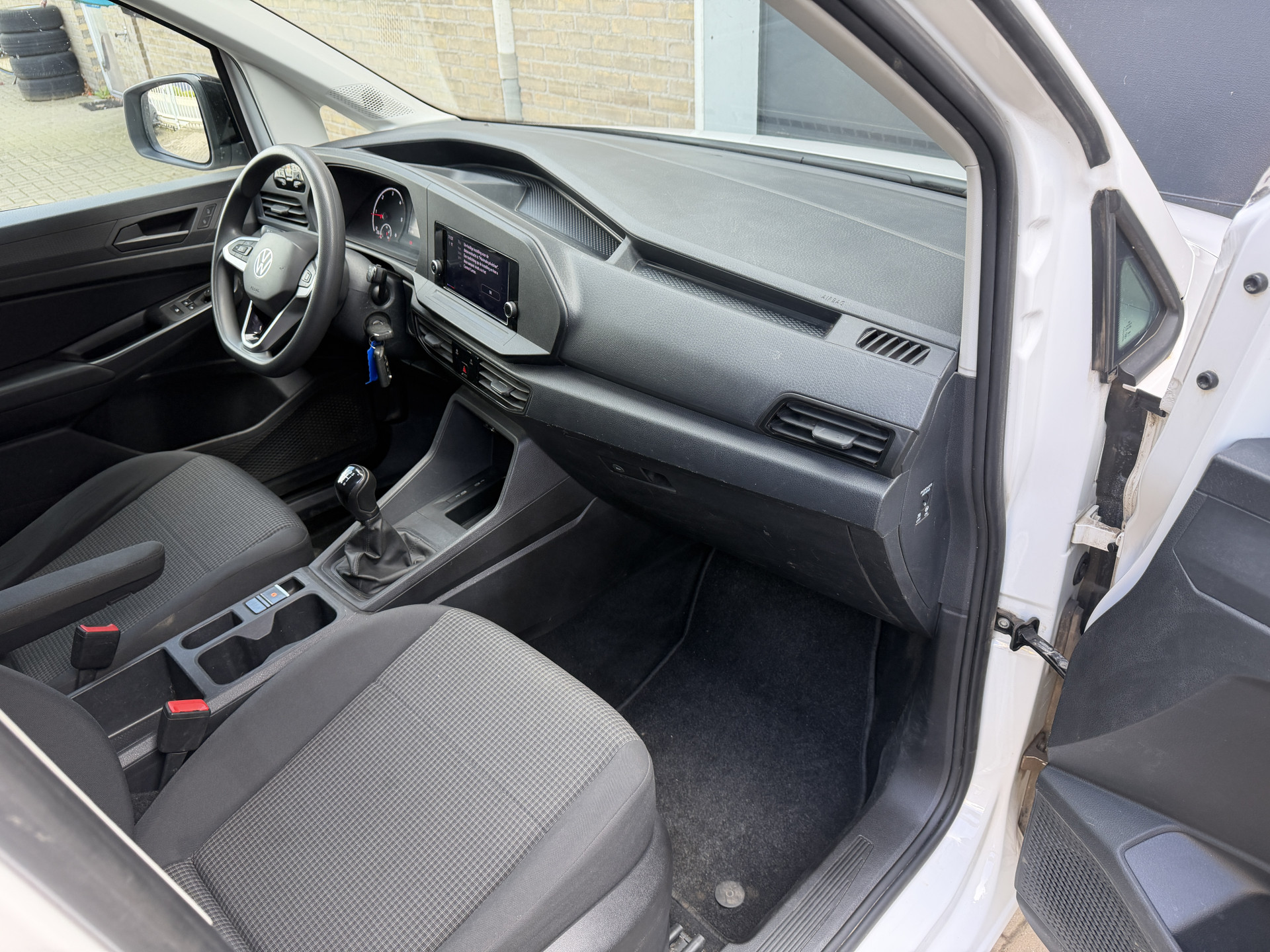 Foto van Volkswagen Caddy Modified Partition Wall