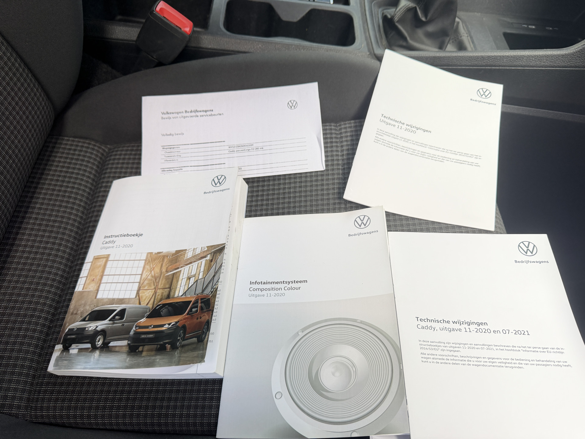 Foto van Volkswagen Caddy Modified Partition Wall