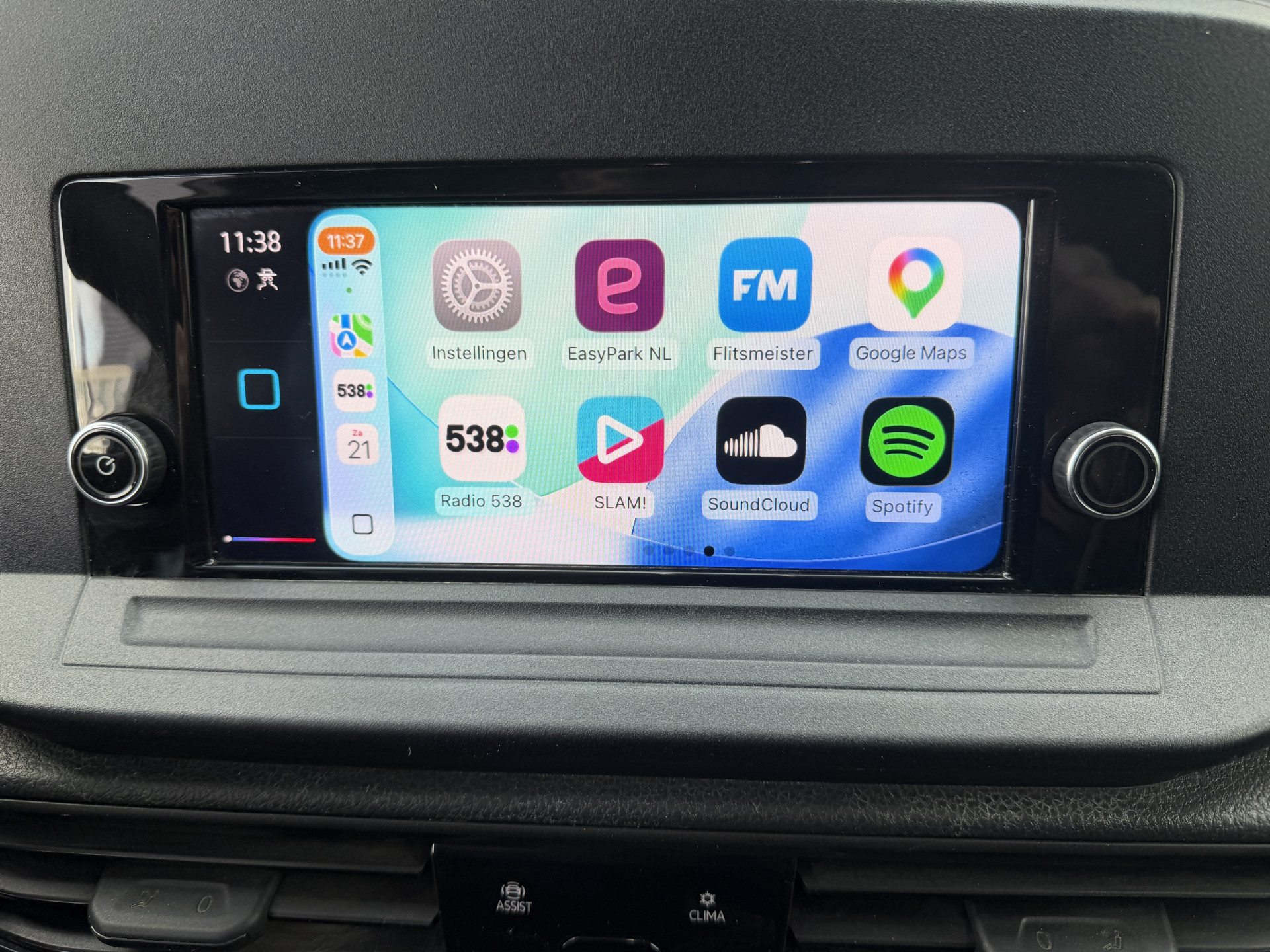Foto van Volkswagen Caddy Modified Partition Wall
