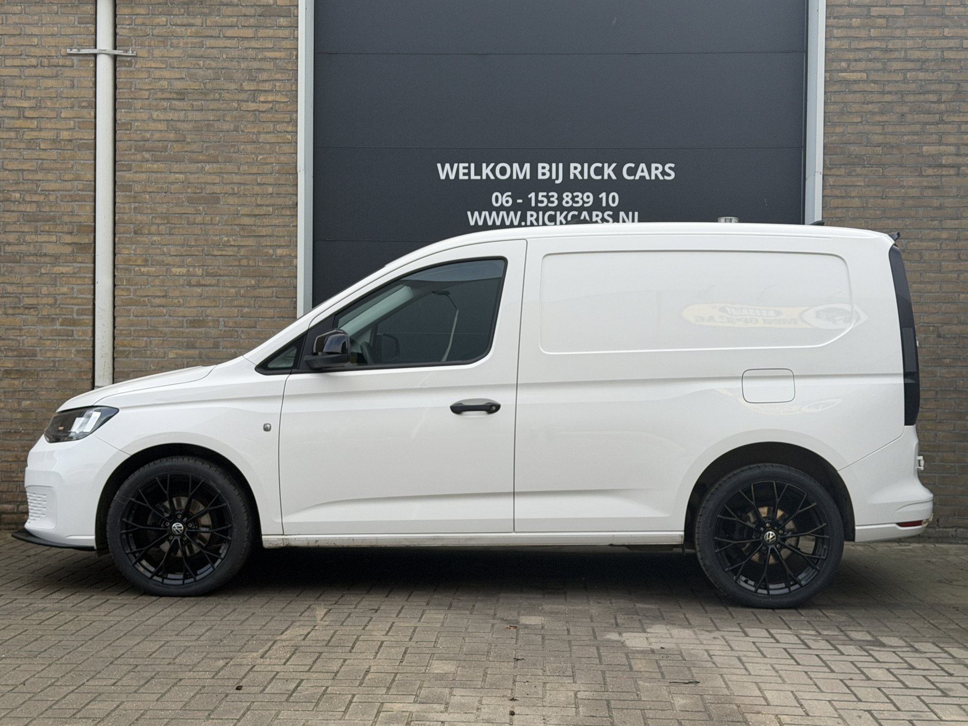 Foto van Volkswagen Caddy Modified Partition Wall