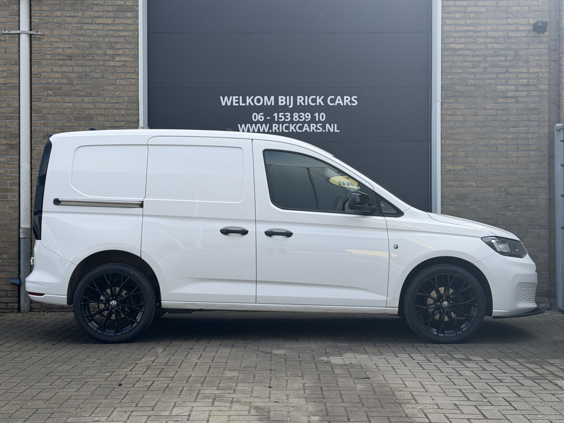 Foto van Volkswagen Caddy Modified Partition Wall
