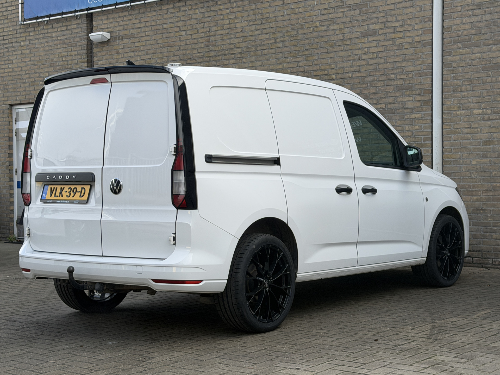 Foto van Volkswagen Caddy Modified Partition Wall